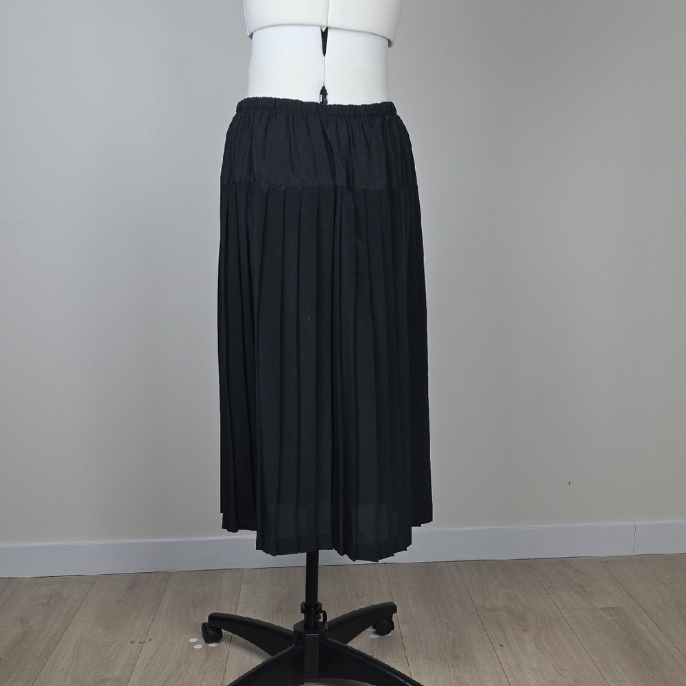Vintage Black Pleated Midi Skirt β Elastic Waistband β Elegant Classic Style - Picture 6 of 9
